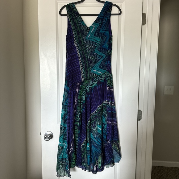 Dress - Picture 5 of 5